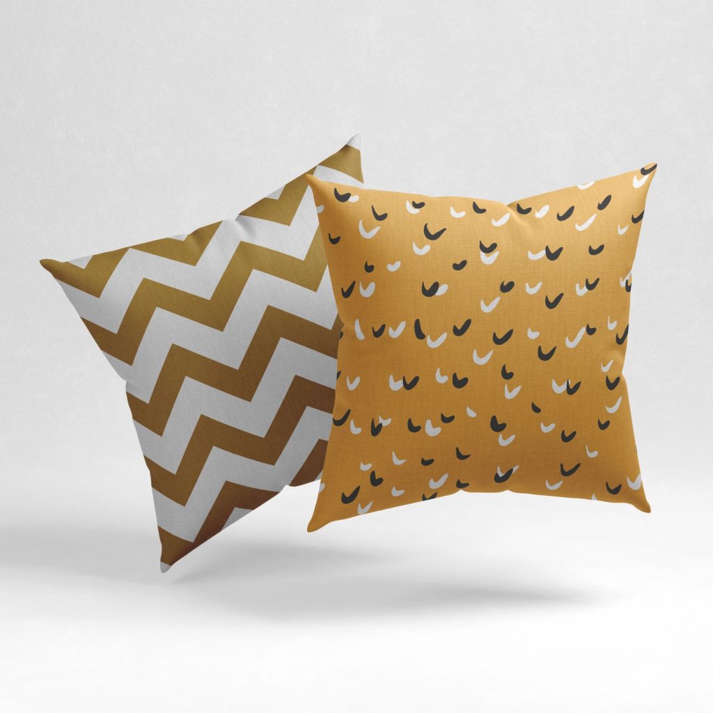 Set of 2 golden minimal zig zag pattern cushion cover
