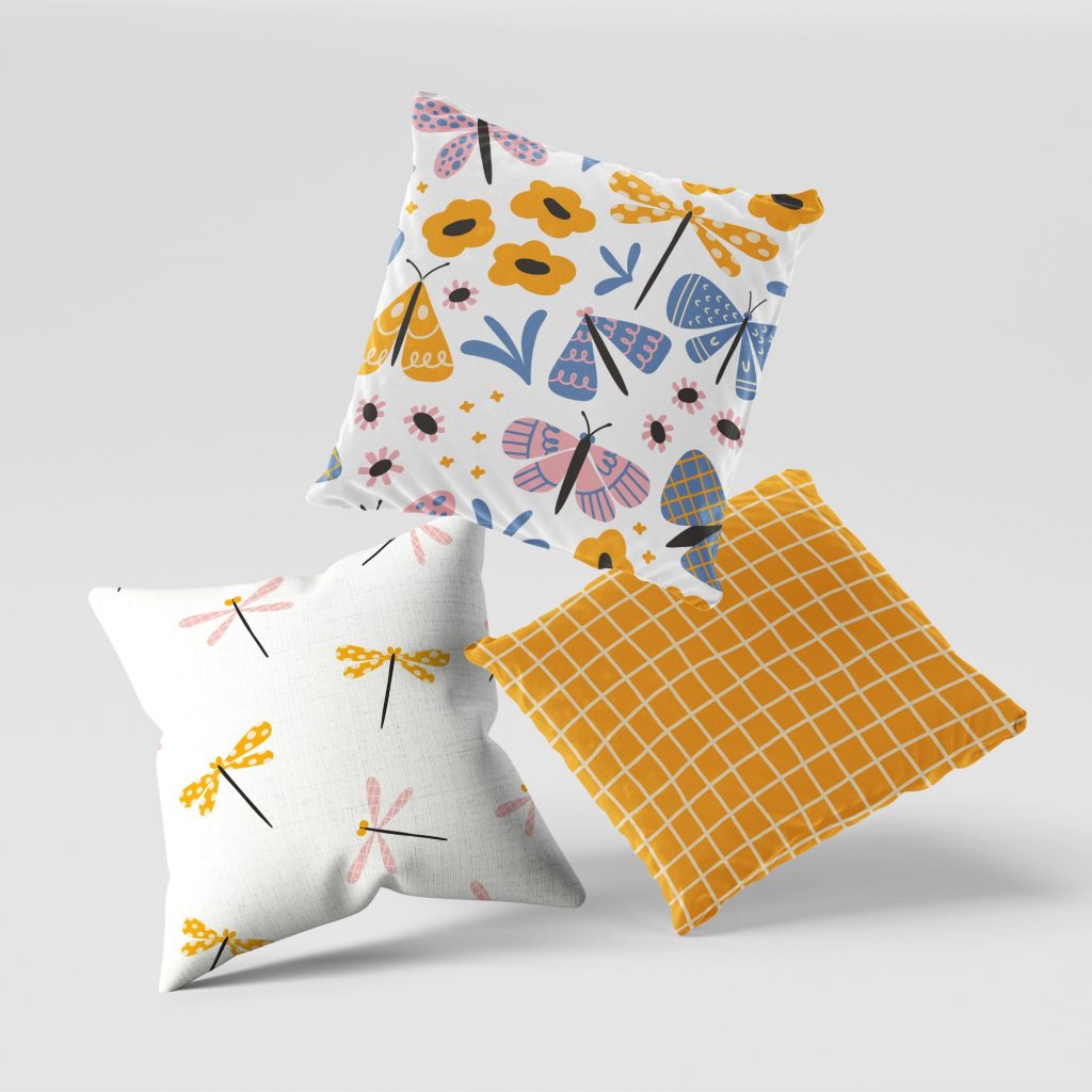 Set of 3 chromatic flies cushion covers